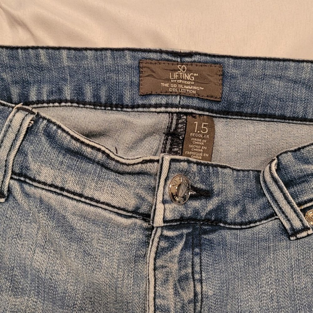 3/$12 Chico's So Lifting Jeans - Picture 4 of 4